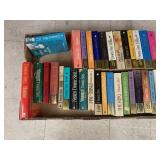 Approx 32cnt Danielle Steele Books