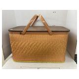 Woven picnic basket