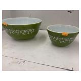 2 VINTAGE PYREX MIXING BOWLS CRAZY DASIEY -
