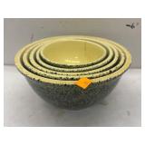 Vintage Nesting Mixing Bowls in Light Yellow with