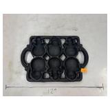 Cast Iron 6 Snowman Christmas Cornbread Muffing