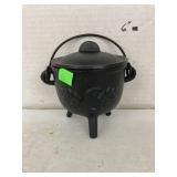 Cast iron mini pot w/ lid