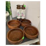 4 wooden bowls and s&p Shakers