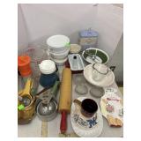 Group Lot Vntg Kitchen & Misc