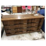 Bassett 9-Drawer Dresser Approx 62 X 19 X 30.5
