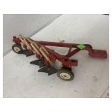 ERTL International Harvester bottom plow