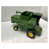 Ertl John Deere Titan II combine toy