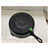 Griswold Cast Iron Skillet / Pan