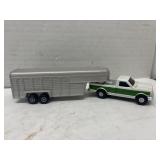 ERTL  1/64 Die Cast Pickup w/ Livestock Trailer