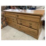6-Drawer Dresser, Some Handles Broken / Missing