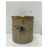 Vntg 2- gallon ï¿½bee stingï¿½ crock (chip on lip)