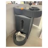 Pet Feeder, Gardner