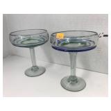 2 beverage Glasses