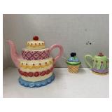 Maret Henside Teapot and 2 Dishes