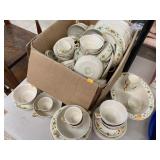 Wedgewood & Co Queenï¿½s Ivory England dining set