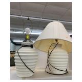 2cnt Lamps, only 1 shade