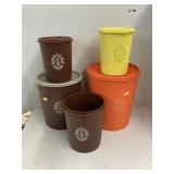 Vntg Tupperware canister set (Missing a lid)