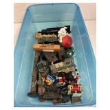 Tub of train items & etc