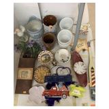 Group of decor, vases, misc