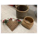 3cnt Baskets and fake flowers