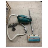 Compact Vacuum, works
