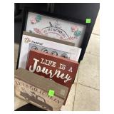 Flash Pad & Sign Decor