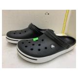 Crocs sz 8 Menï¿½s and 10 Womens