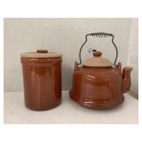 Teapot decor and crock with lid