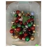 Tote with lid of Christmas bulbs