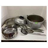 Vntg Dutch oven, pie pan, utensils, & strainer