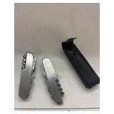 2 Utility Knives