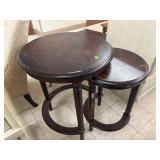 2 Wooden Nesting Tables