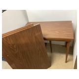 Retro table with 3 leaves.