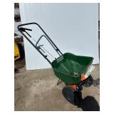 Scott's Grass / fertilizer spreader
