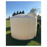 Poly 1750 Gallon White Water tank