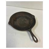 T Eaton Co No 8 cast iron fry pan