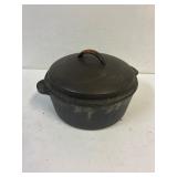 Cast iron pot w lid
