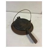 Cast iron waffle maker