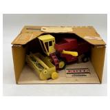 1/32 New Holland Combine in Box - Ertl