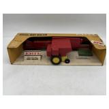 1/16 New Holland Baler in Box - Ertl