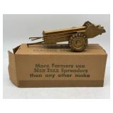 1/16 Gold New Idea Manure Spreader in Box
