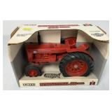 Ertl International 600 Diesel Tractor
