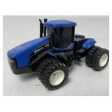 New Holland TJ425 Die Cast Tractor