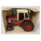 Ertl International 1586 Tractor w/ Cab