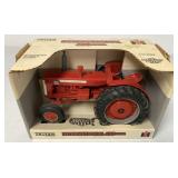 Ertl International 650 Diesel Tractor