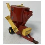 Ertl New Holland Grinder Mixer