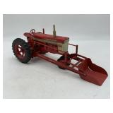 1/16 Farmall 460 w/ Laoder - Eska