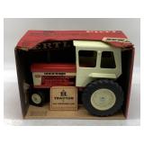 1/16 Farmall 560 w/ Cab in Box - Ertl