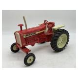 1/16 Farmall 1206