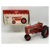 1/16 Farmall 806 w/ Clamshell in Circus Box - Ertl